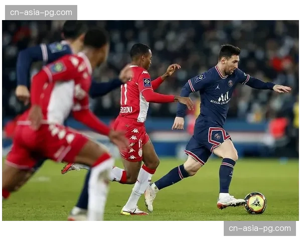法甲巴黎德比复盘：十人巴黎1-1战平马赛，姆巴佩点射救主