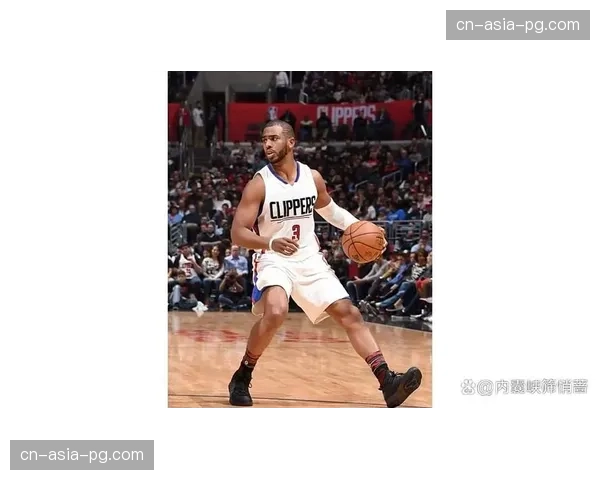 特写：生涯最后一季？保罗赛后长时间停留球场与球迷致意